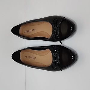 Aerosoles Black Outrun Round Toe Flats with Bows, Size 9W